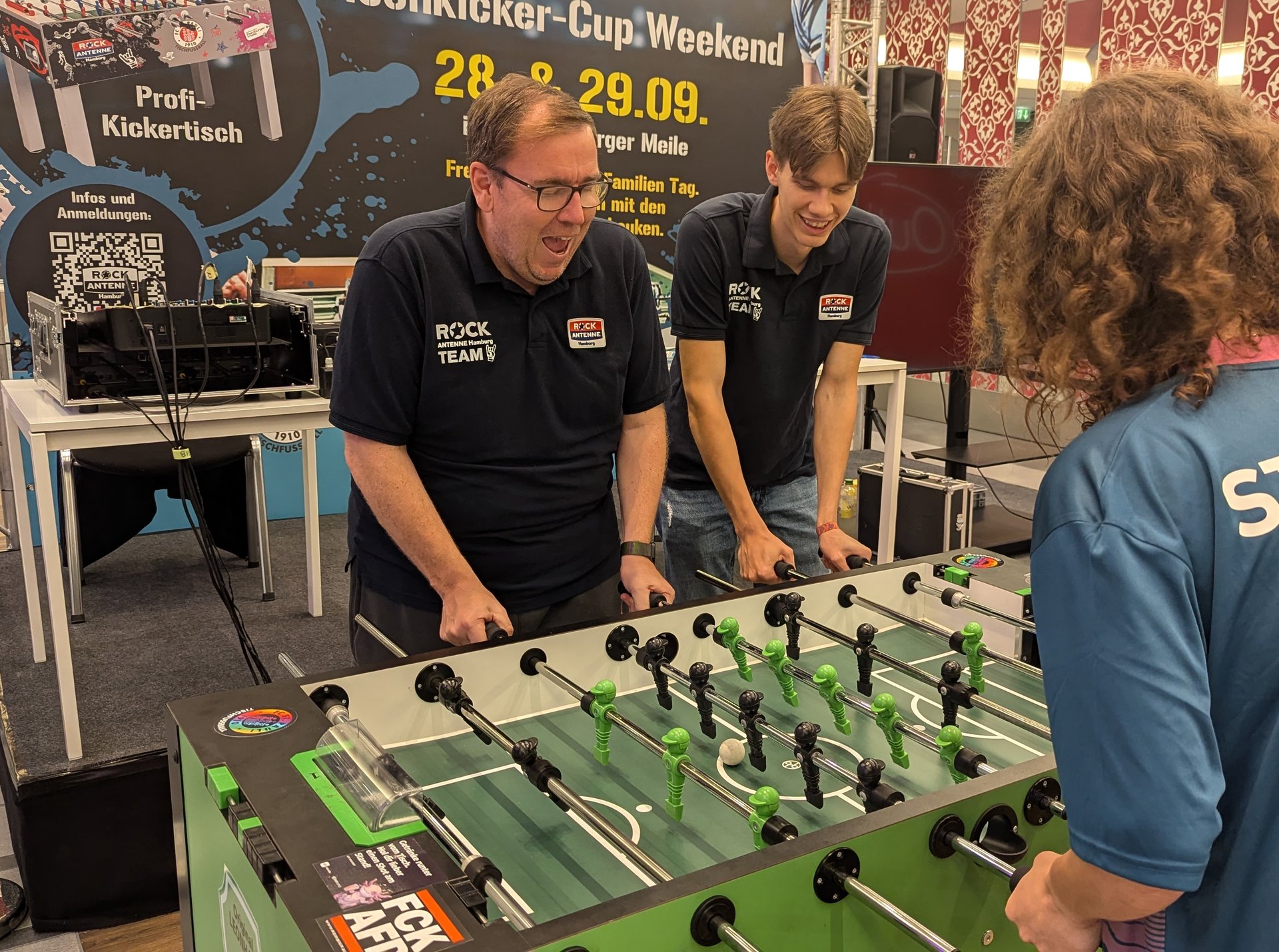 Showkickern Event – begeisterte Spieler am Kicker